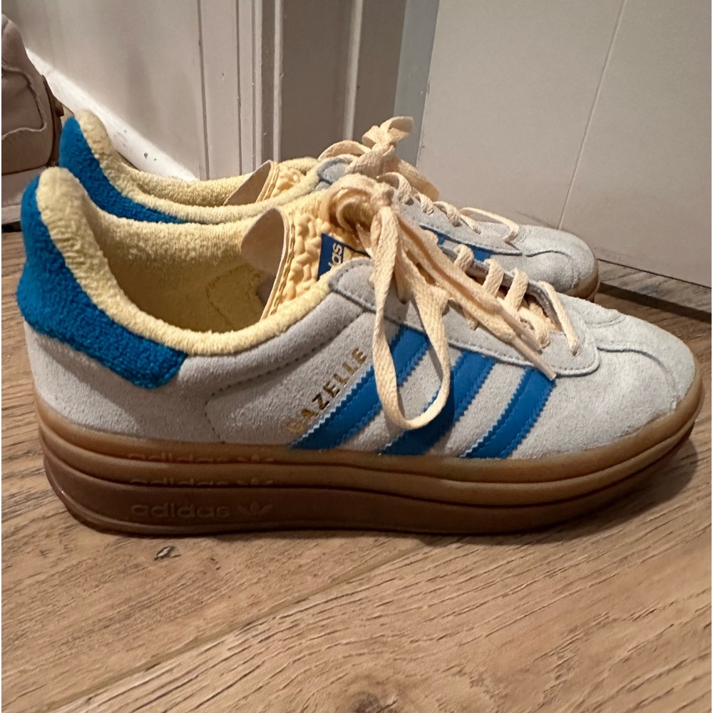 Adidas Gazelle light blue